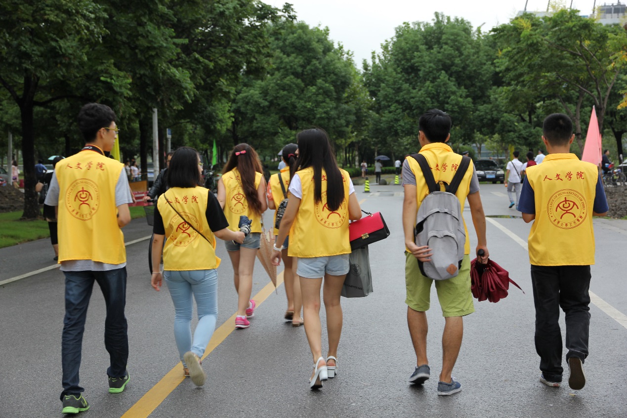 东华大学人文学院学生会迎新活动顺利开展--你